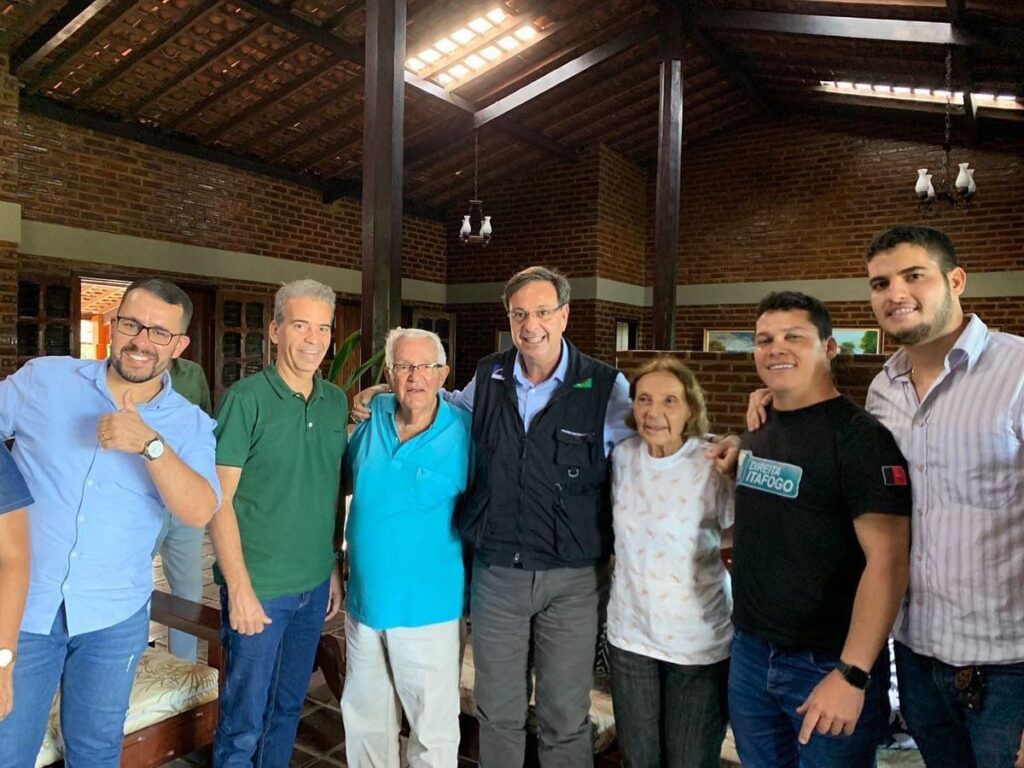 Família Carrazzoni recebe Ministro Gilson Machado e o Deputado Estadual Alberto Feitosa - Foto (Reprodução-Facebook)