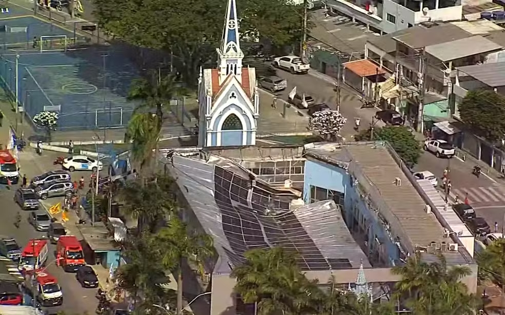 Teto do Santuário do Morro da Conceição desaba durante distribuição de cestas básicas — Foto (Reprodução)