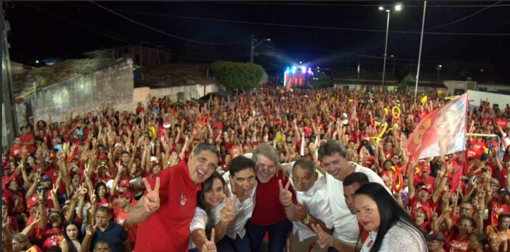 Armando Pimentel realiza a maior passeata da história de Itambé - Foto (Reprodução)