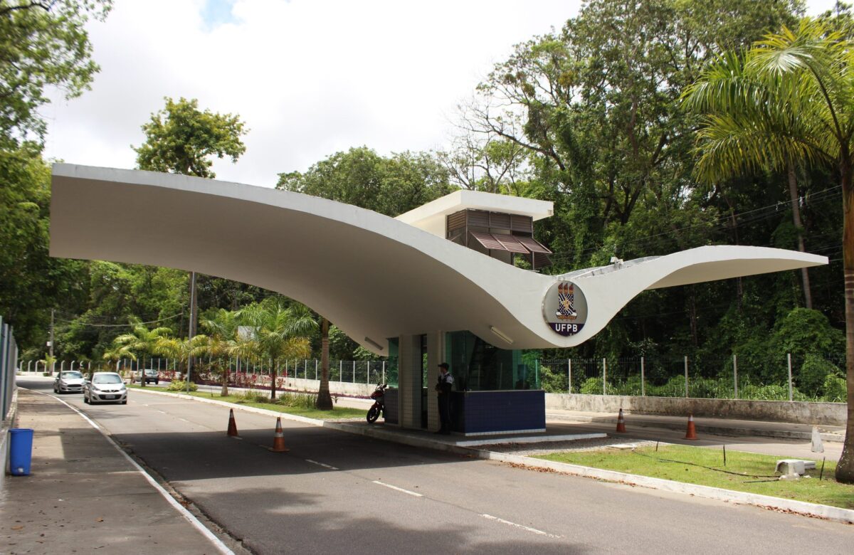 Entrada do Campus I da UFPB, em João Pessoa - Foto (Joaquim Neto-Acervo pessoal)