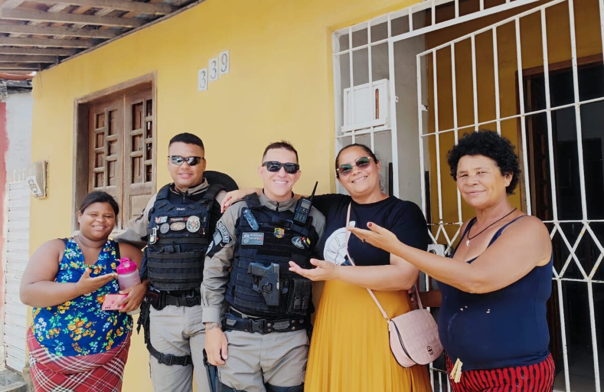 Polícia Militar de Pedras de Fogo apaga incêndio em residência