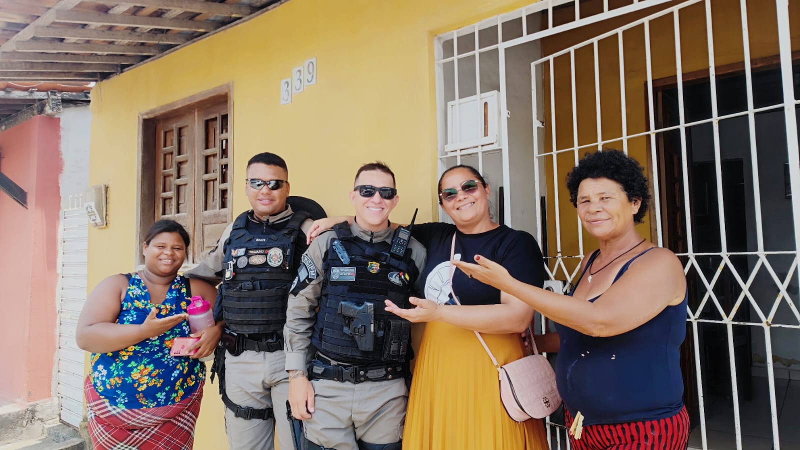 Polícia Militar de Pedras de Fogo apaga incêndio em residência