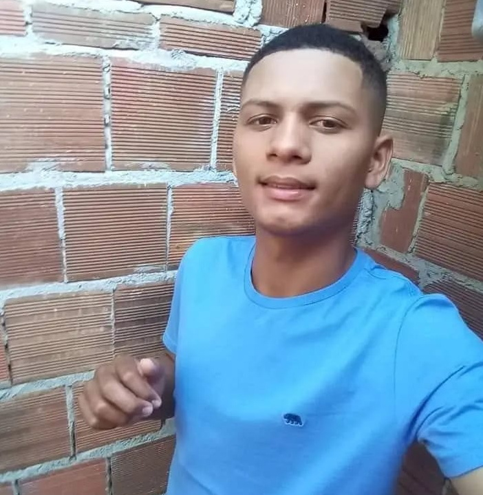 Altamir da Silva Rodrigues, de 23 anos, conhecido como 'Cabelo Fogo', foi morto a tiros - Foto (Reprodução)