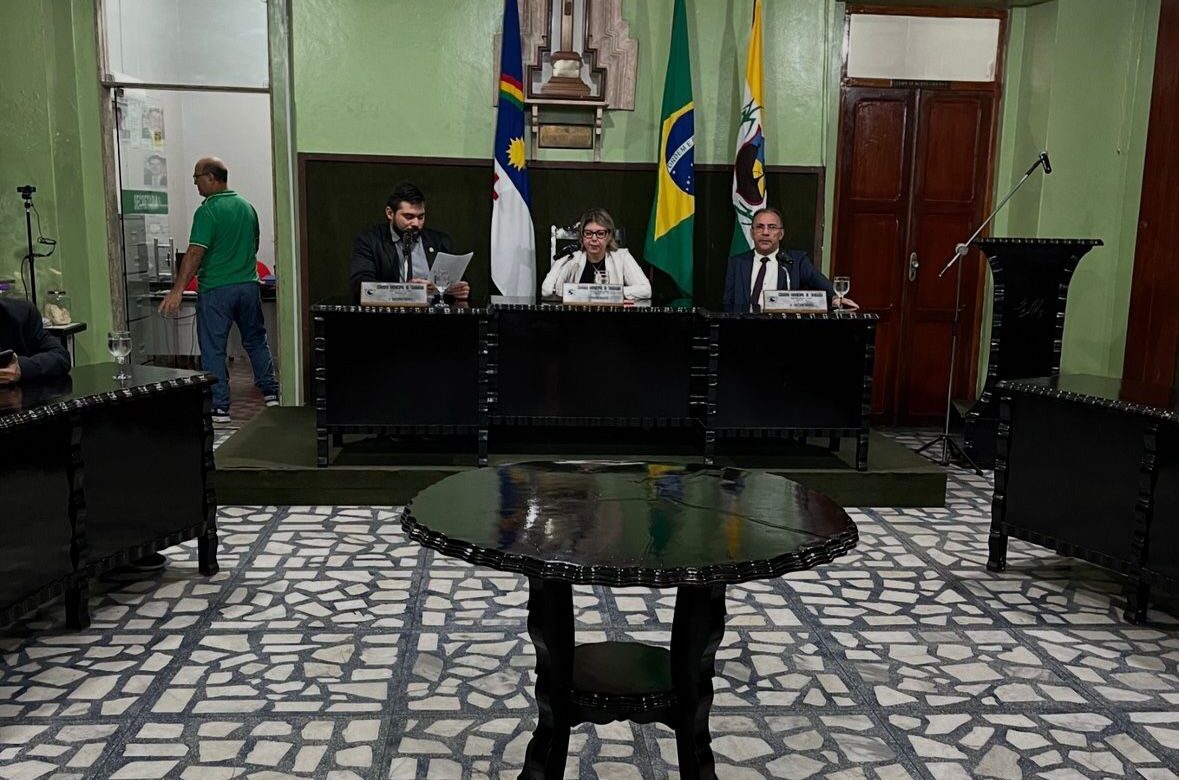 Câmara de Timbaúba vota aumento de salário dos vereadores e do prefeito - Foto (Reprodução)