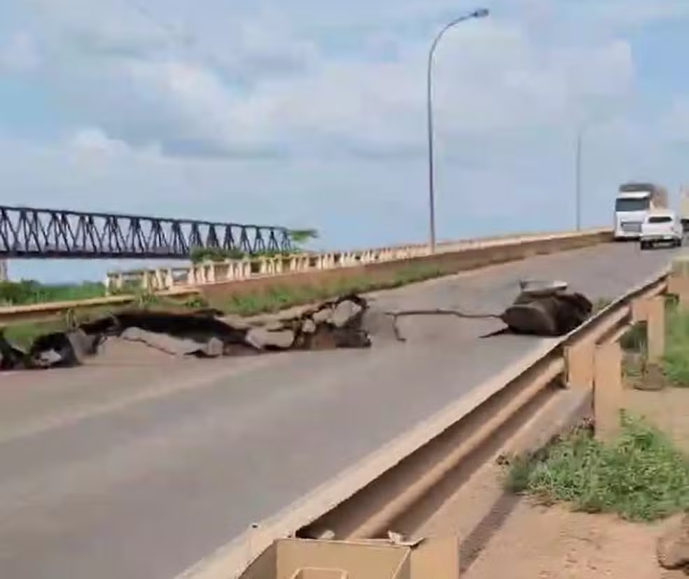 Como ficou o asfalto da ponte entre o Tocantins e o Maranhão na hora do desabamento - Foto (Reprodução-Redes Sociais)