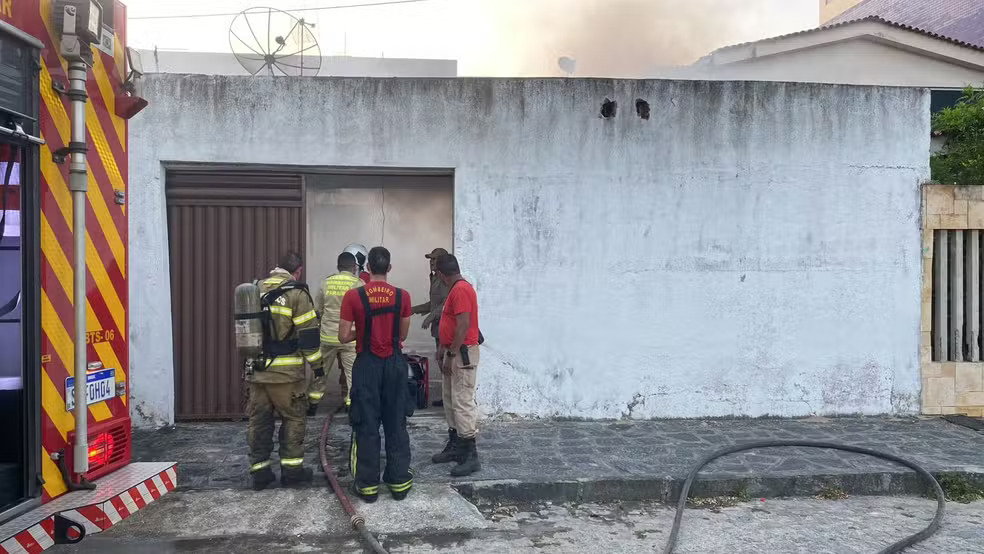 Homem tenta matar mãe e incendeia casa em Campina Grande