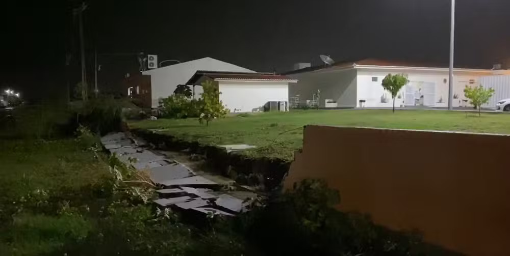 Temporal derruba muro do Hospital Regional de Sousa; Paraíba segue em alerta para chuvas intensas