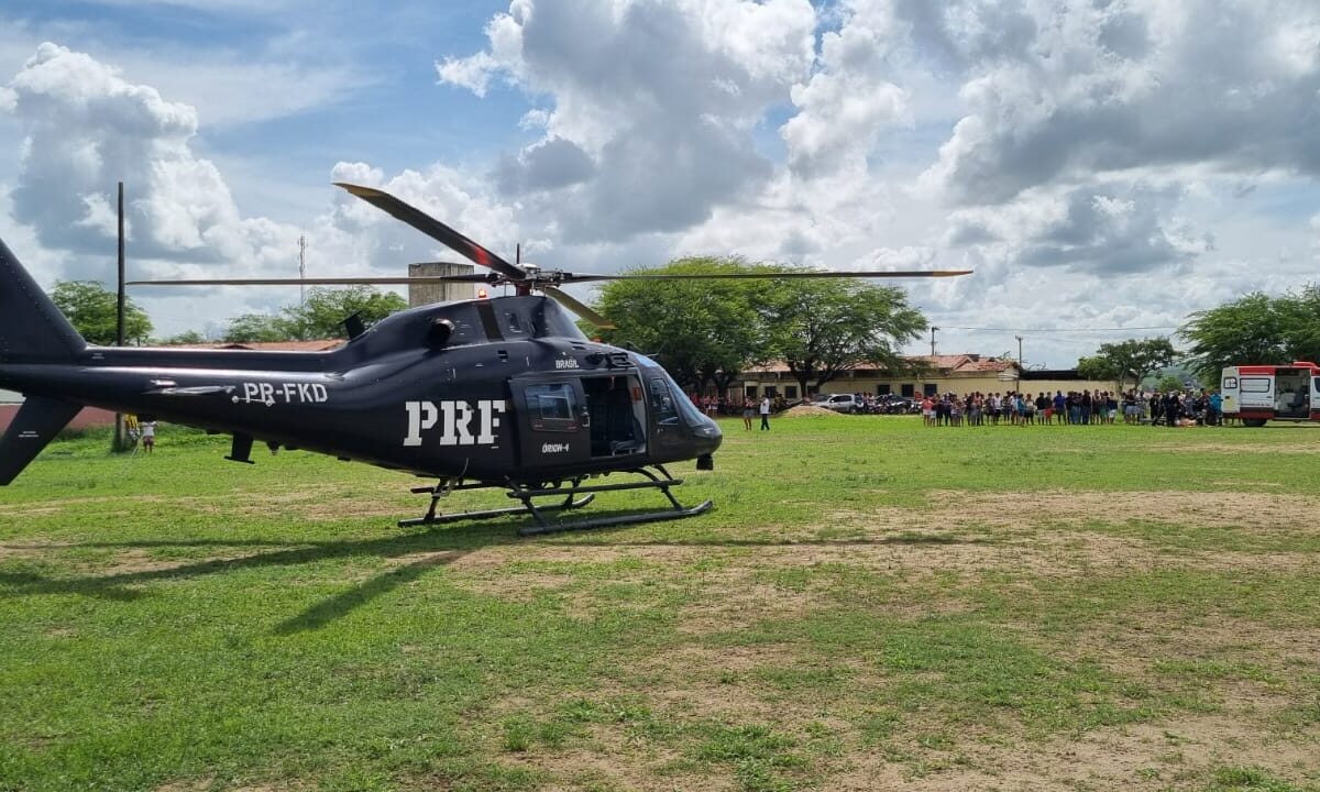 PRF e SAMU resgatam de helicóptero duas vítimas de sinistros em Limoeiro e Itambé - Foto (Reprodução)