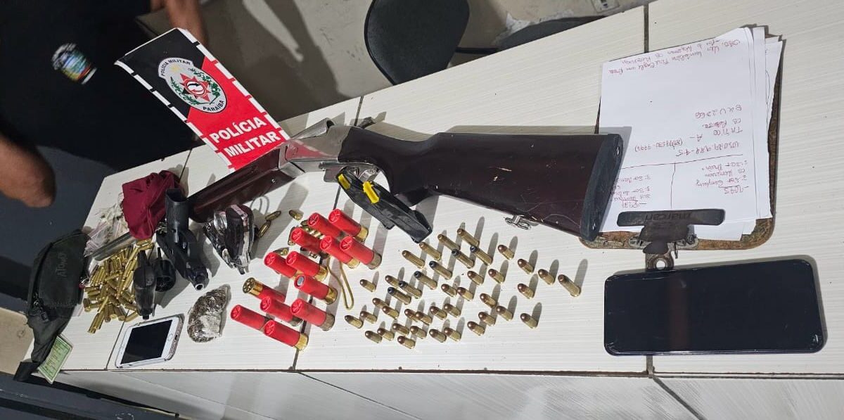 Polícias Militar da Paraíba e de Pernambuco prendem criminosos e apreendem armas em operação conjunta - Foto (Reprodução)