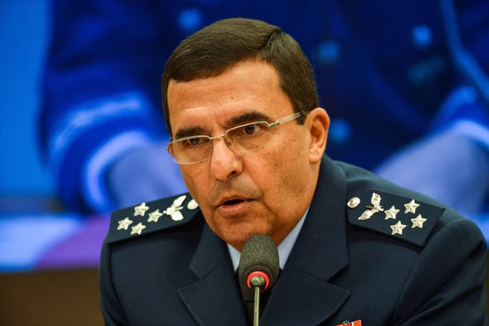 Baptista Confirma Ameaça de Prisão de Bolsonaro por Freire Gomes em Reunião no Planalto