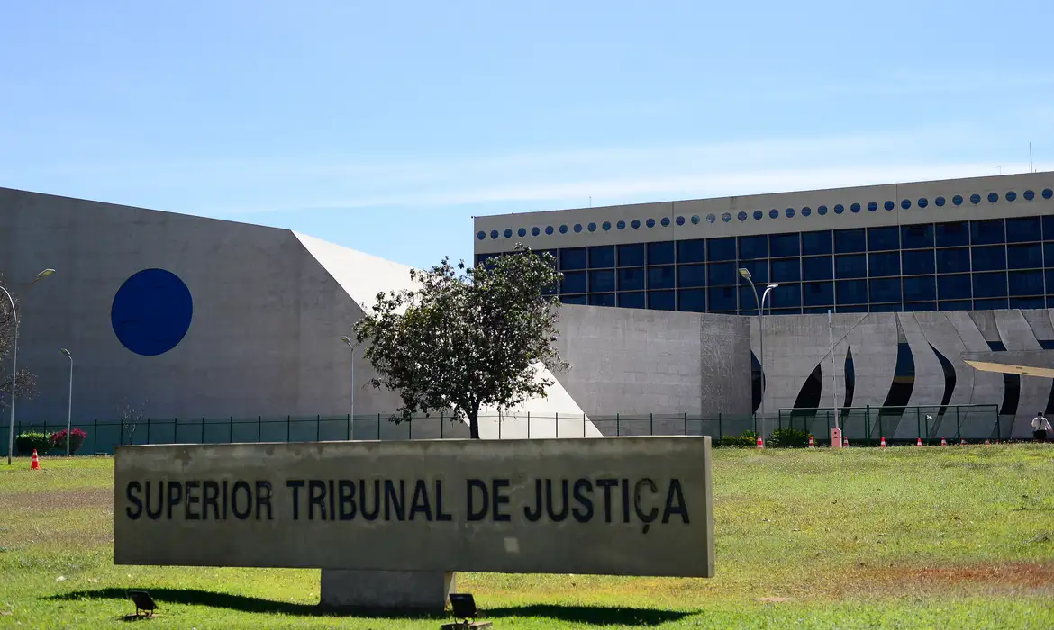 STJ Autoriza Registro Civil com Gênero Neutro em Decisão Inédita no Brasil