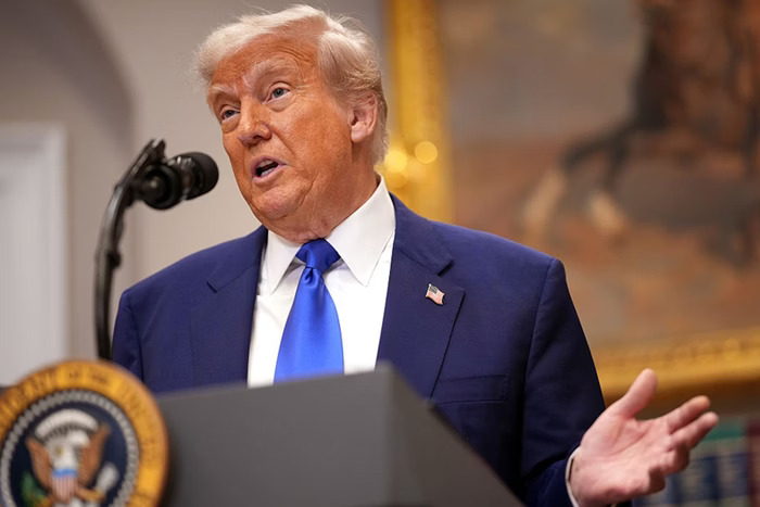 Trump Exige Rendição do Irã e Mantém Discurso de Intimidação, mas Descarta Ação Contra Líder Supremo “Por Enquanto”