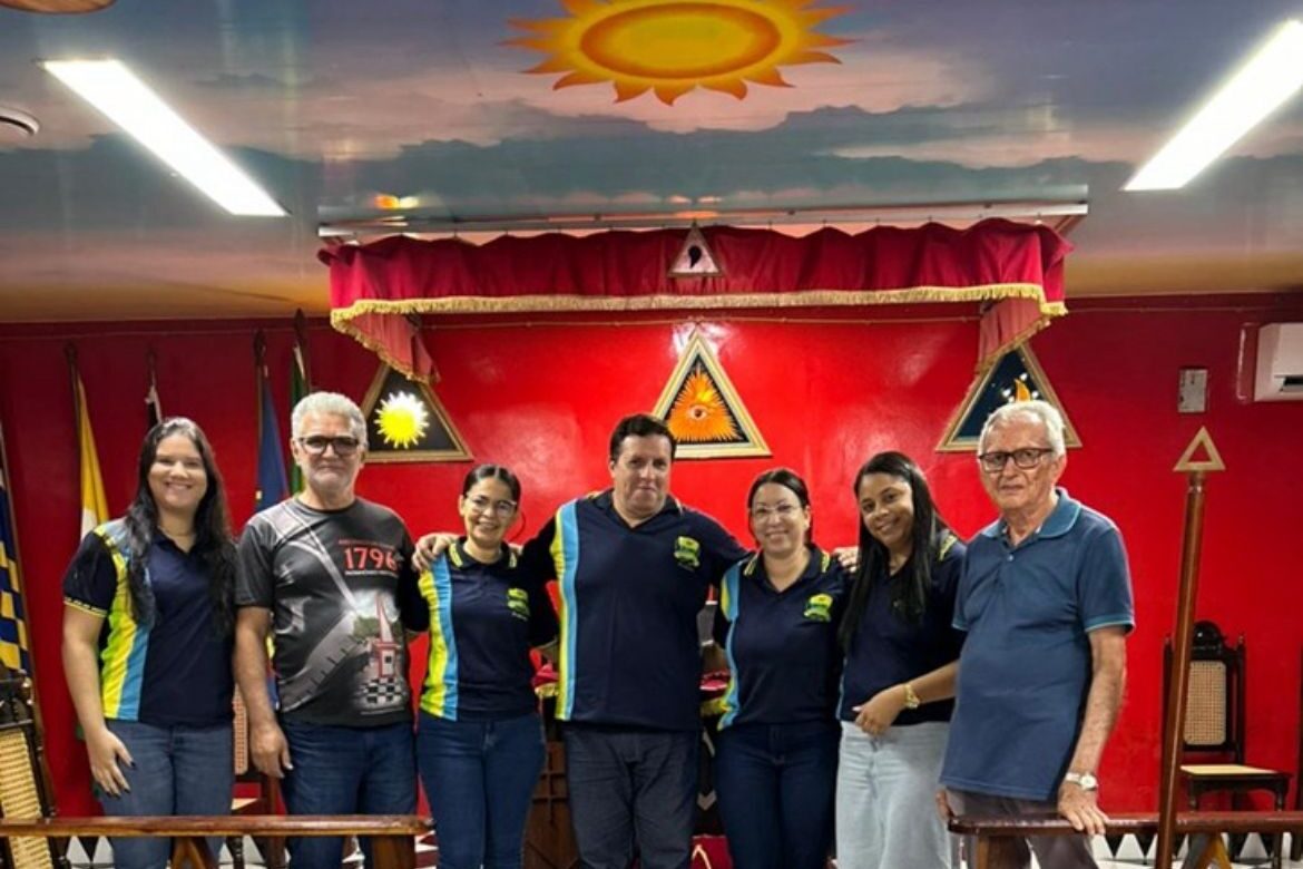 Visita da Escola Municipal Monsenhor Júlio Maria à Loja Maçônica Areópago de Itambé Fortalece Integração e Valorização Histórica - Foto (Divulgação)