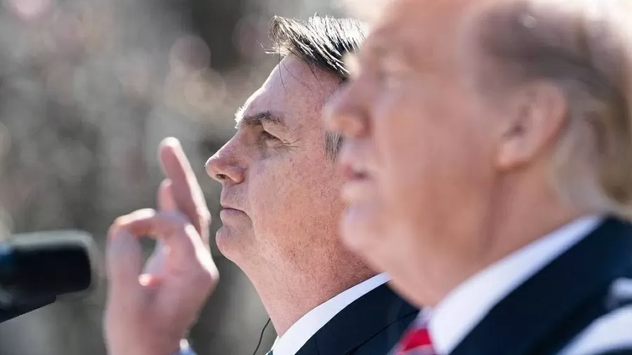 EUA Aplicam Tarifaço ao Brasil em Conflito Geopolítico e Ideológico