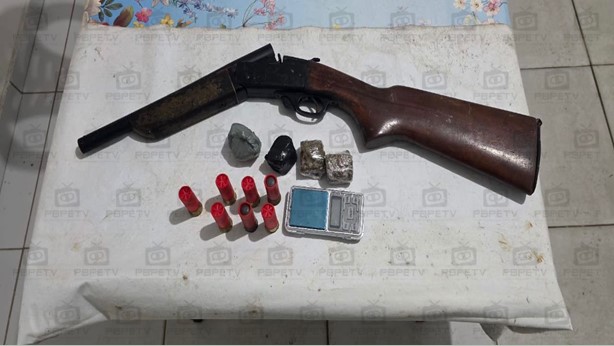 Polícia Militar de Itambé prende homem por tráfico de drogas e porte ilegal de arma de fogo - Foto (Reprodução)