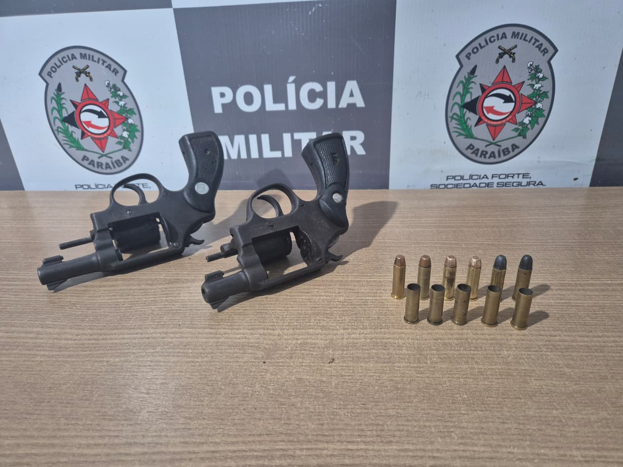 Armas apreendidas durante a ação - Foto (Divulgação-Polícia Militar)