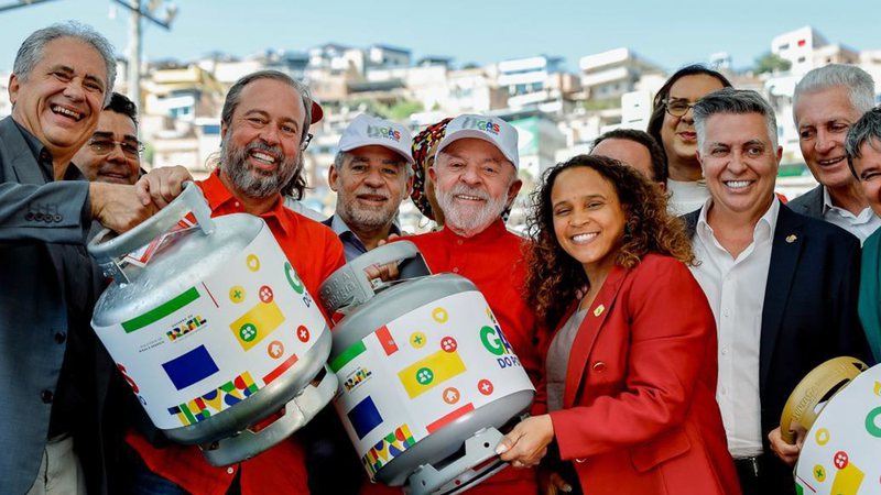 Com o Gás do Povo, famílias de baixa renda poderão retirar botijões de gás gratuitamente em revendas credenciadas - Foto(Ricardo Stuckert)