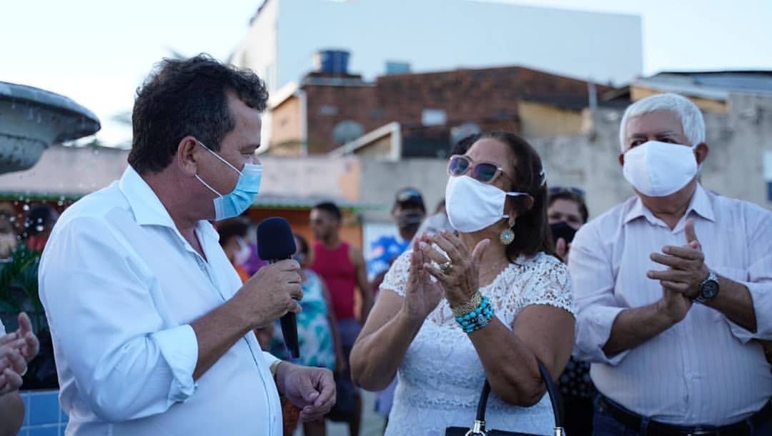 Ex-prefeito de Ferreiros Bruno Japhet em ato com aglomeração - Foto (Reprodução)