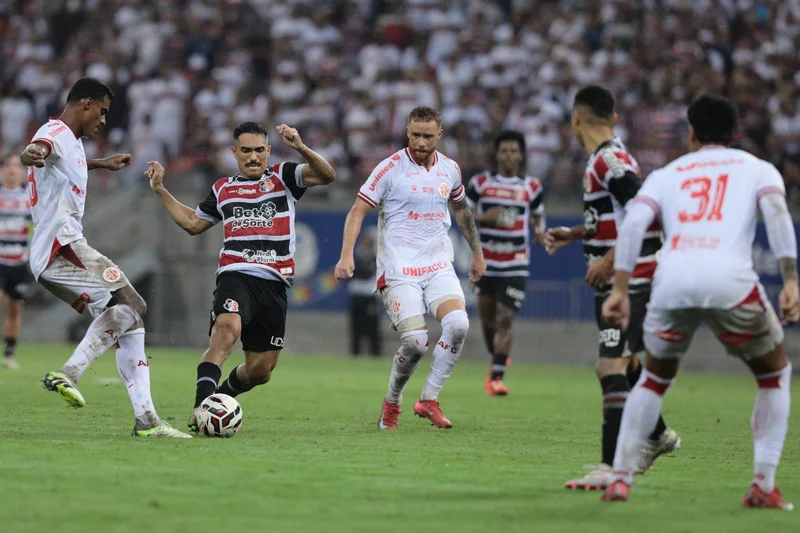 Lance do jogo de ida entre Santa Cruz x América-RN pelas quartas de final da Série D - Foto (Jailton Jr-JC Imagem)