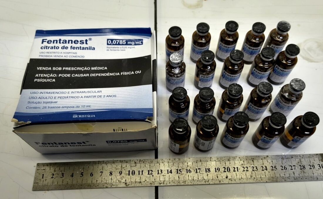 Mulher foi presa em flagrante durante ação conjunta da Polícia Federal em Pernambuco e Receita Federal - Foto (PF-Divulgação)