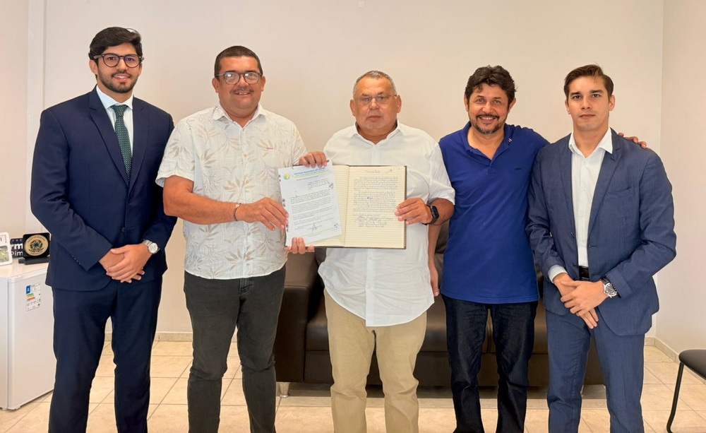 Prefeito Armando Pimentel viaja e vice-prefeito Luís Targino assume interinamente a Prefeitura de Itambé - Foto (Divulgação)