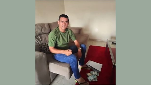 Prefeito de Caaporã é Flagrado Recebendo Bolsa com R$ 400 Mil em Dinheiro Vivo - Foto (Reprodução)