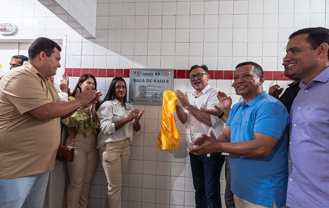 Prefeito de Ferreiros Entrega Frota Nova e Equipamento de Raio X Moderno para Saúde Local - Foto (Divulgação)