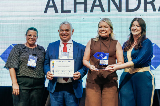 Prefeito de Alhandra Recebe Prêmio de Excelência em Gestão Pública e Consolida Cidade como Modelo na Paraíba - Foto (Divulgação)