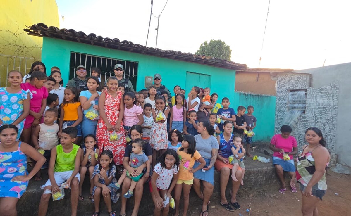 Polícia Militar de Itambé Realiza Ação Especial em Comemoração ao Dia das Crianças no Distrito de Caricé - Foto (Divulgação)
