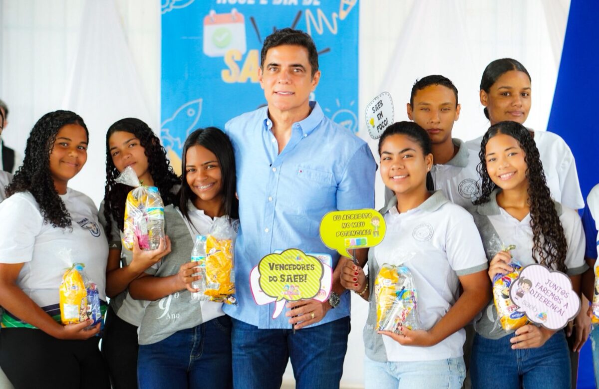 Prefeito de Itambé Armando Pimentel Acompanha Aplicação do SAEB e Reforça Compromisso com Educação Pública de Qualidade - Foto (Divulgação)