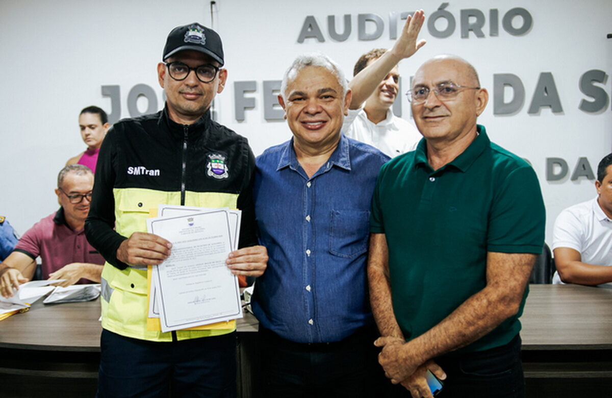 Alhandra Amplia Segurança Pública com Posse de Novos Guardas Municipais e Agentes de Trânsito