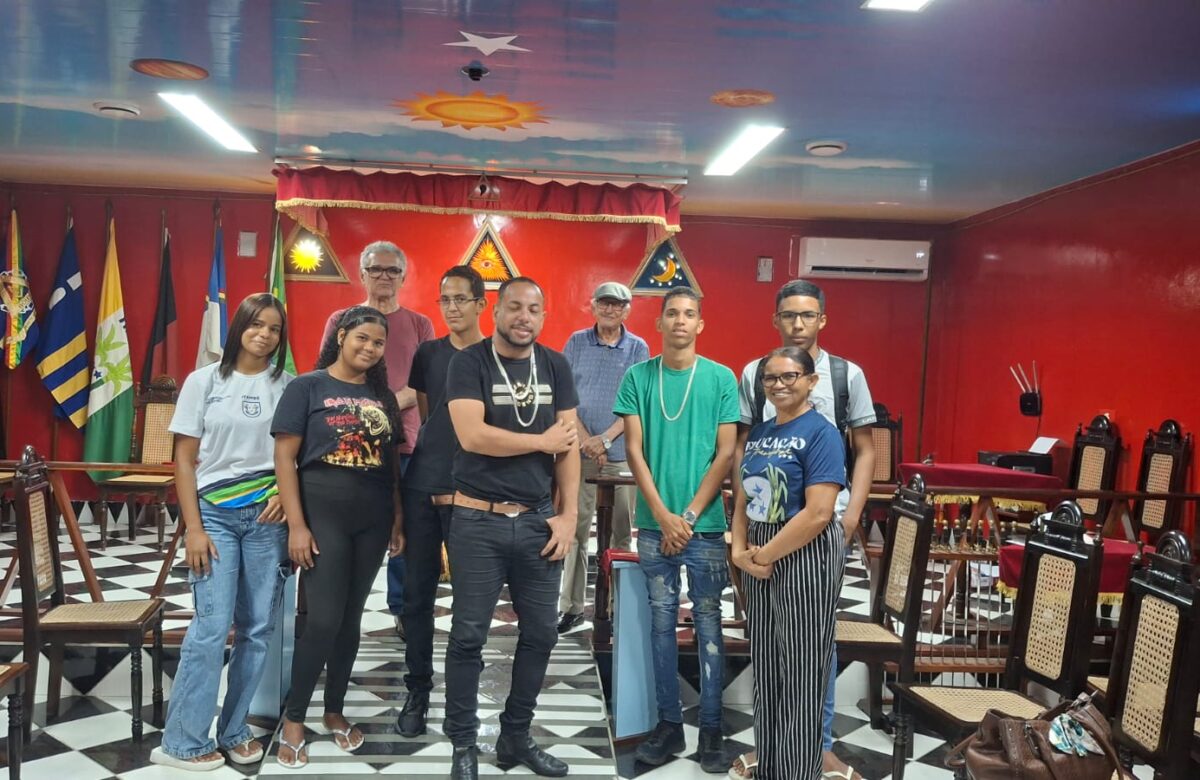 Colégio Municipal de Itambé Realiza Visita Histórica à Loja Maçônica Areópago - Foto (Divulgação)