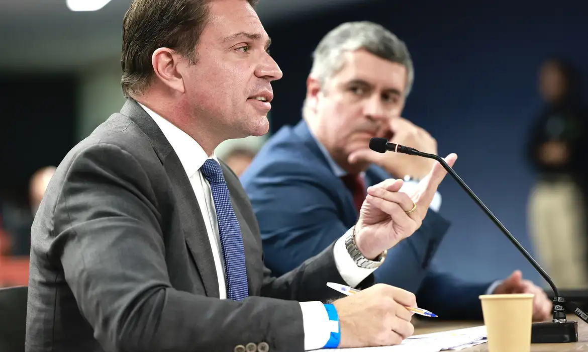 STF Ordena Prisão de Deputado Alexandre Ramagem Após Flagrante em Miami