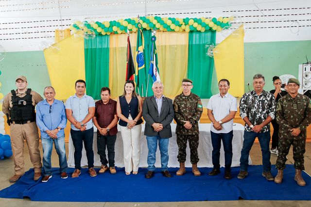 Juramento à Bandeira marca momento de patriotismo e cidadania entre jovens alhandrenses