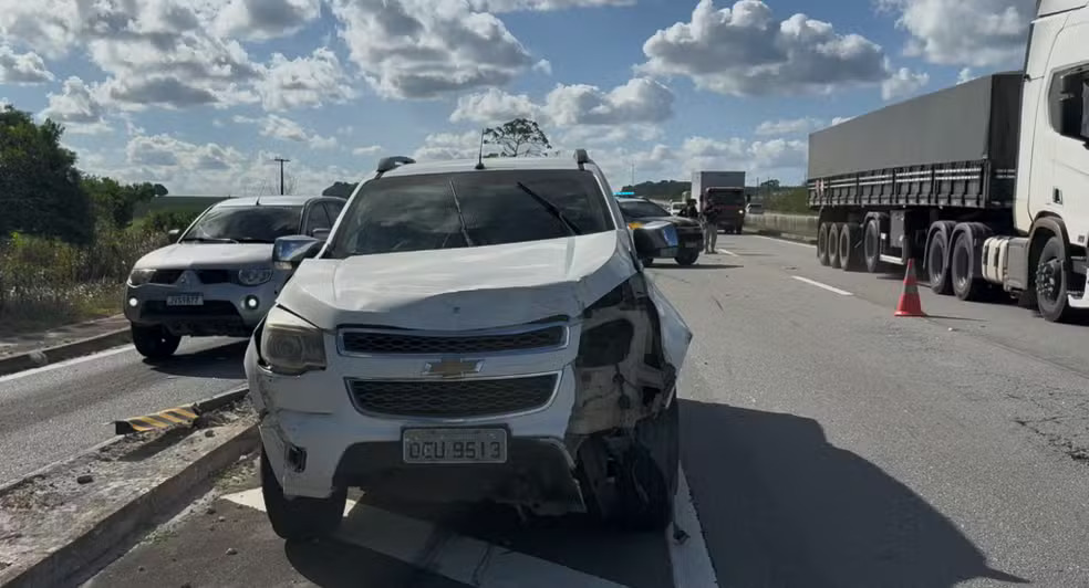 Três pessoas morrem em acidente entre caminhão e caminhonete, em Santa Rita - Foto (Flávio Fernandes-TV Cabo Branco)