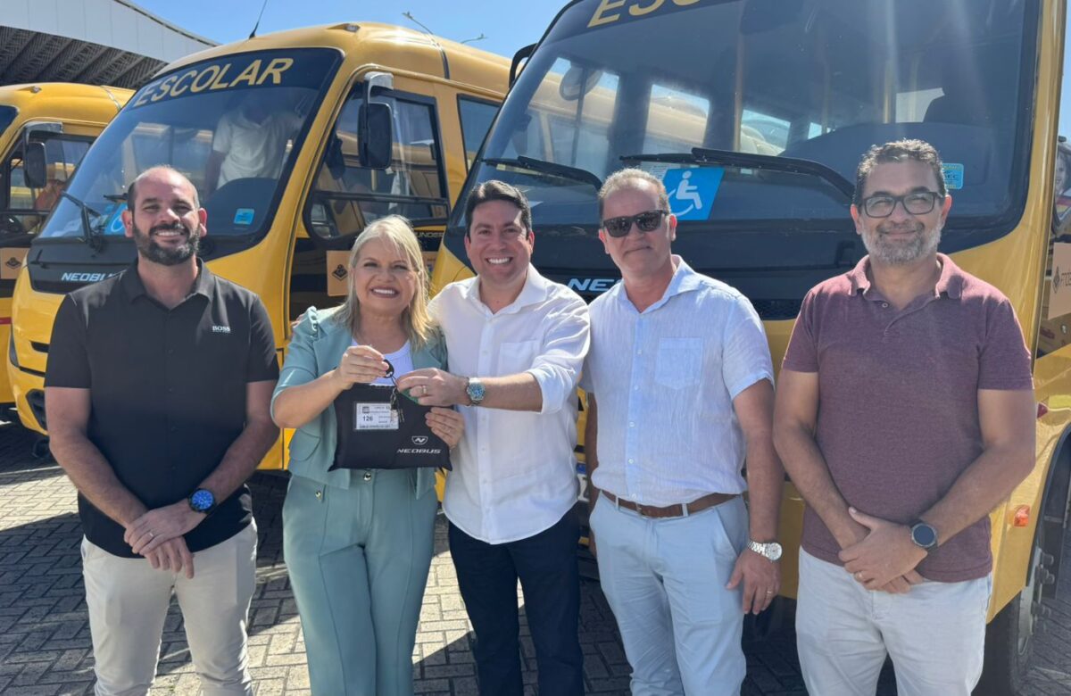 Deputado Felipe Leitão articula junto ao Governo do Estado e garante novo ônibus escolar para Alhandra - Foto (Divulgação)