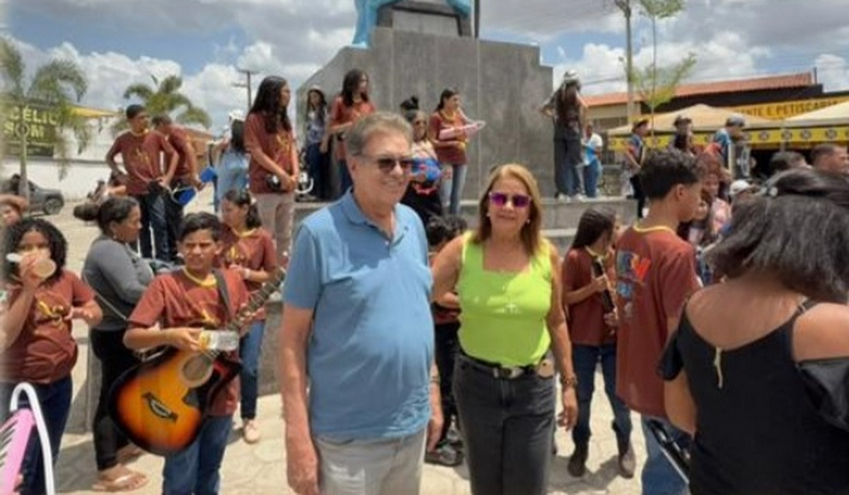 Antônio Moraes recebe título de cidadão de Exu durante festa de aniversário de Luiz Gonzaga - Foto (Divulgação)