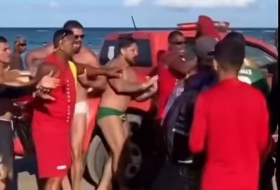 Casal gay é brutalmente agredido em Porto de Galinhas após recusar cobrança abusiva por cadeiras de praia - Foto (Reprodução)