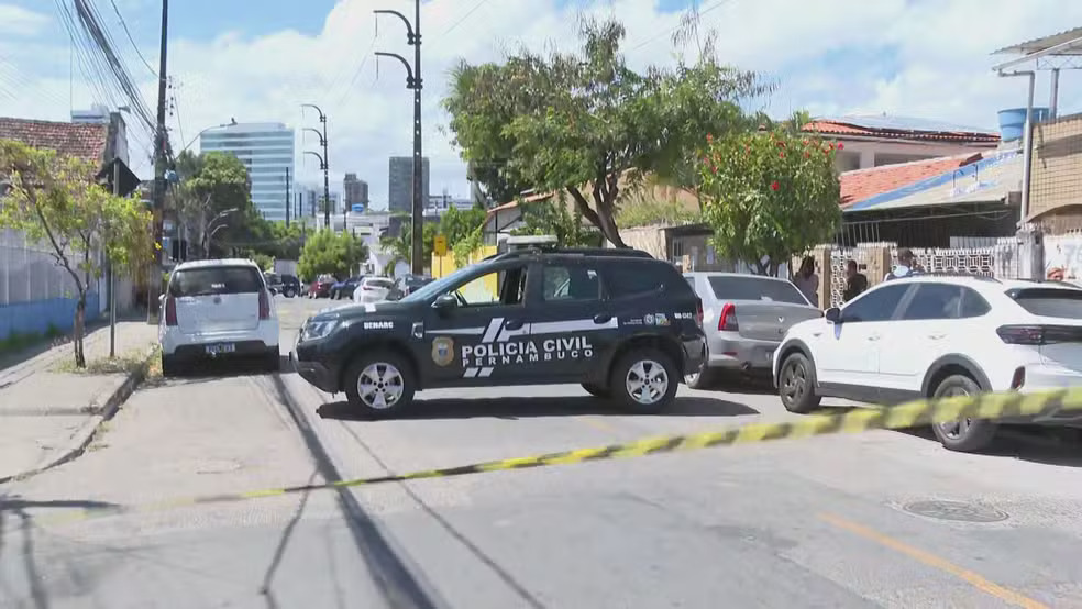 Local onde homem atirou em policiais que iam cumprir mandado contra ele, no Recife - Foto (Reprodução-TV Globo)