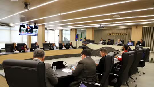 Projeto de Lei aprovado por unanimidade na Câmara Municipal visa proteger crianças e adolescentes de conteúdos inapropriados e da 'adultização precoce' - Foto (Reprodução)