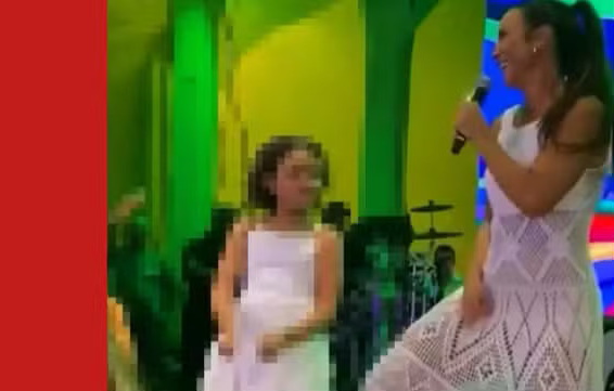 MP-BA apura denúncia contra Ivete Sangalo por participação de menor em apresentação de música com temática sensual - Foto (Reprodução)