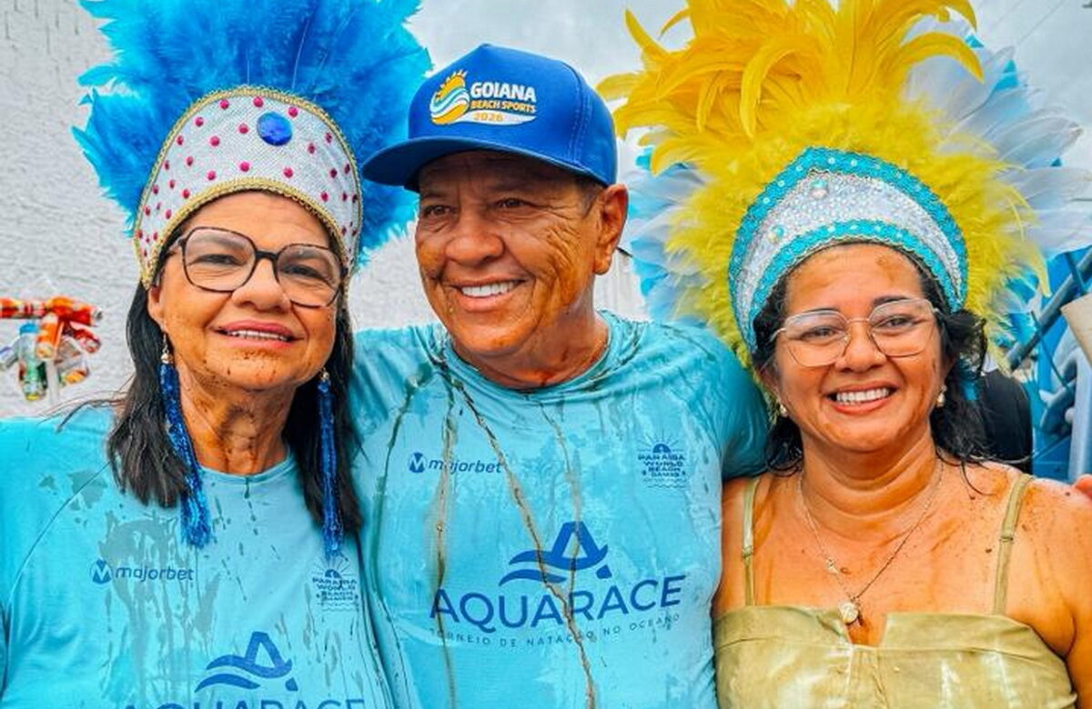 Prefeito e Primeira-Dama prestigiam tradicional Bloco do gari em Goiana - Foto (Divulgação)