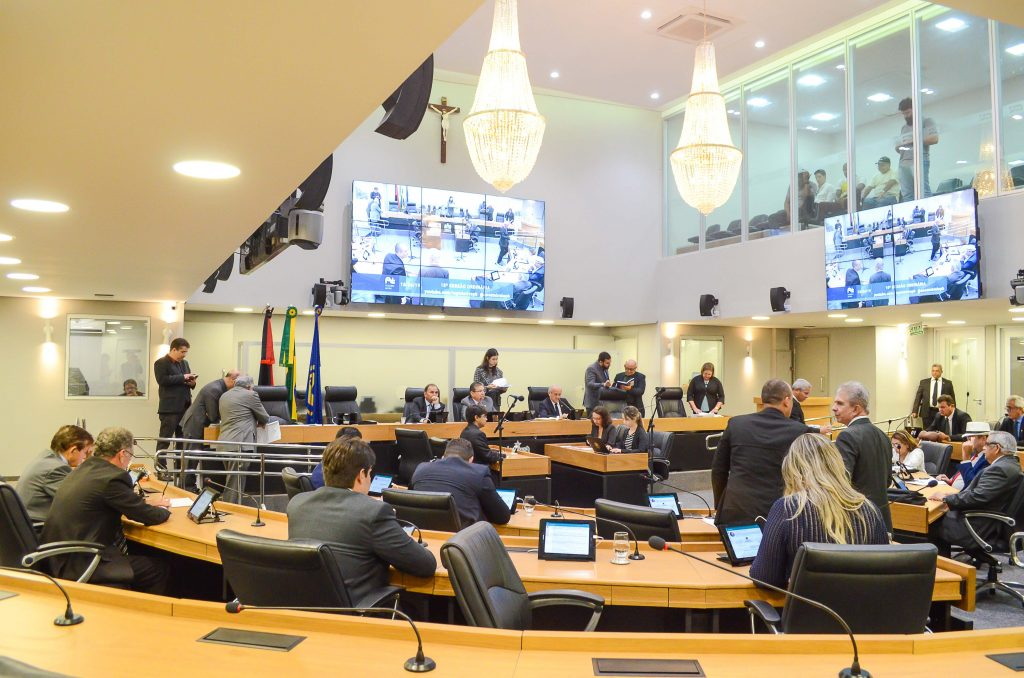 TJ-PB derruba uso de Bíblia e invocação a Deus em sessões da Assembleia Legislativa - Foto (Reprodução)