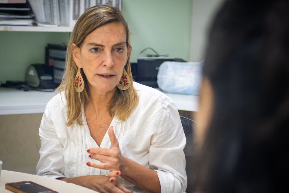 Tatiana diz que a patente foi pedida em 2007, quando a equipe de pesquisa se deu conta de que aquilo poderia um dia se tornar um medicamento - Foto (Artur Moês - CCS-UFRJ)
