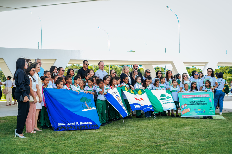 Educação de Alhandra recebe prêmio estadual por excelência com três escolas entre as melhores da Paraíba