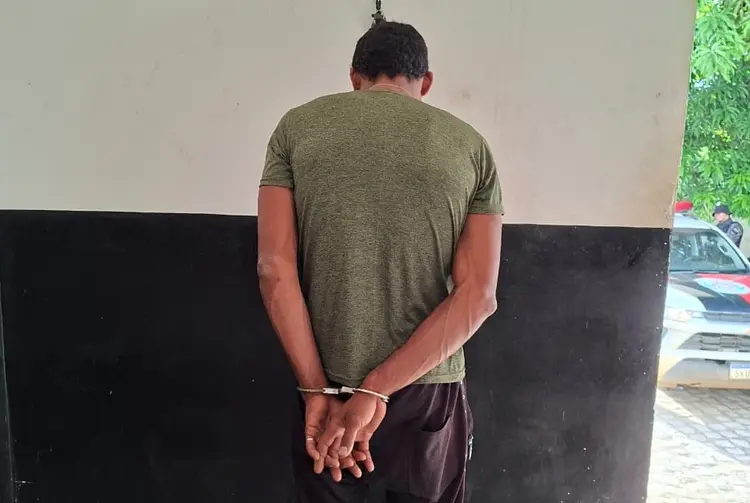 Filho é detido com arsenal e acusado de aterrorizar pai idoso no Sertão da Paraíba