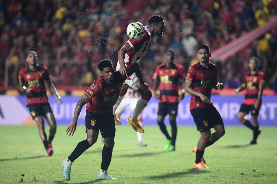 Clássico dos Clássicos termina em empate eletrizante: Sport e Náutico fazem 3 a 3 na ida da final do Pernambucano