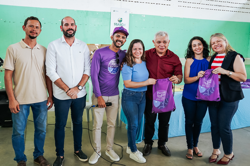 Prefeitura de Alhandra entrega kits a equipes que irão cadastrar famílias para distribuição do peixe da Semana Santa