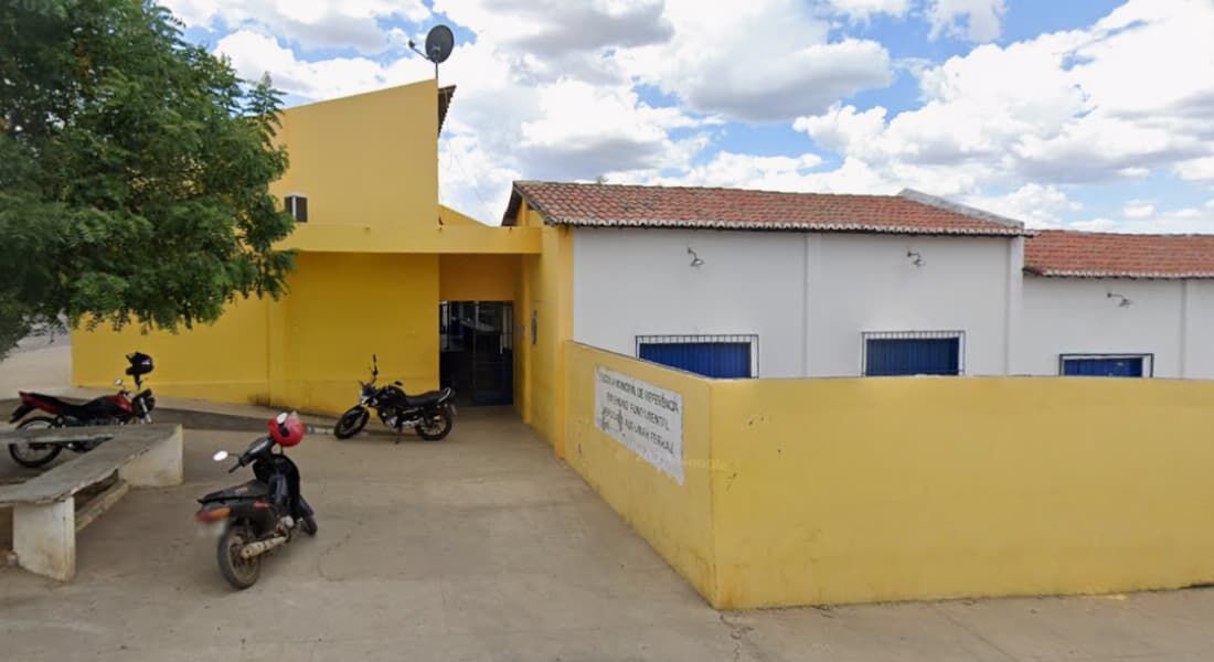 Agressão aconteceu dentro da Escola Municipal Deputado Audomar Ferraz, em Floresta, Sertão de Pernambuco - Google Street View-Reprodução