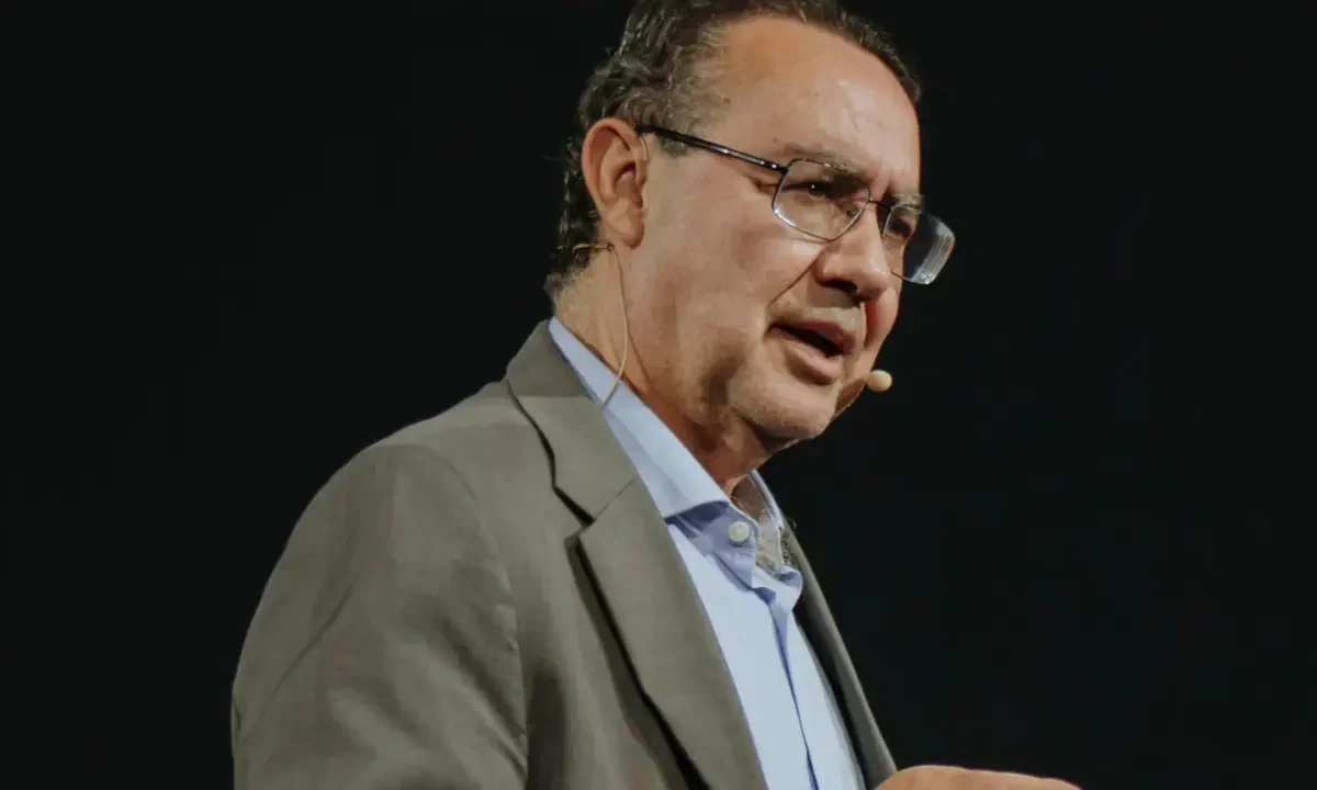 Augusto Cury entra na disputa presidencial: “Não amo o poder, mas não posso me calar”